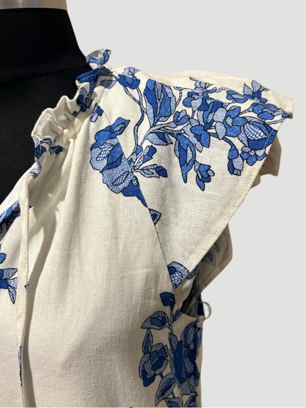 CeCe Blue & White linen blended Floral Tiered Mini Dress size S - Picture 4 of 11